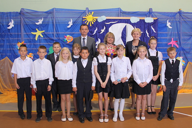 Ola, Marta, Wioletka,  Nikola, Weronika, Iza, Albert, Paweł, Filip, Kuba, Oskar i pani Kierownik