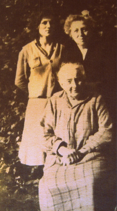 Pani Maria ze swoją matką i wychowanicą Basią.