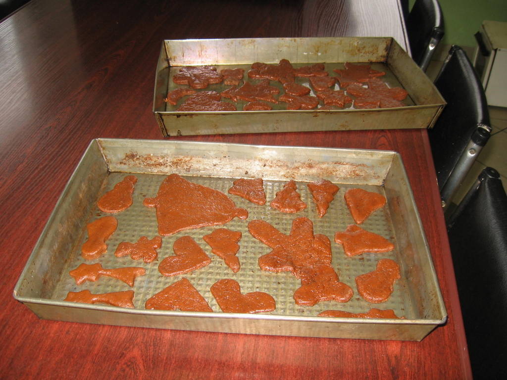 Czekają na wstawienie do piekarnika